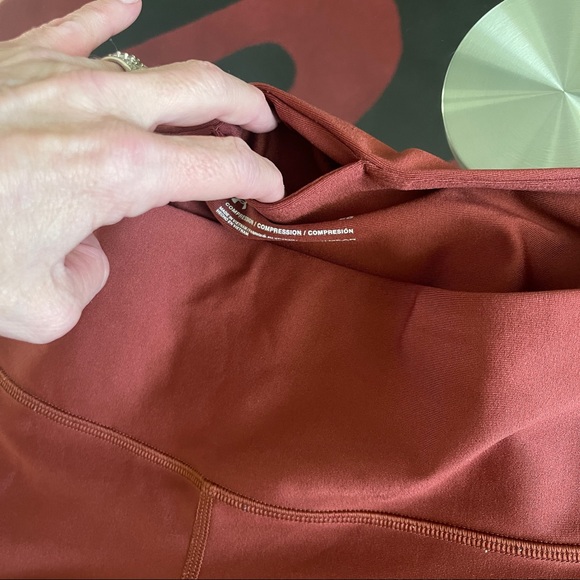 Under Armour Womens HeatGear  Compression Capri Leggings Size XL - Picture 5 of 6